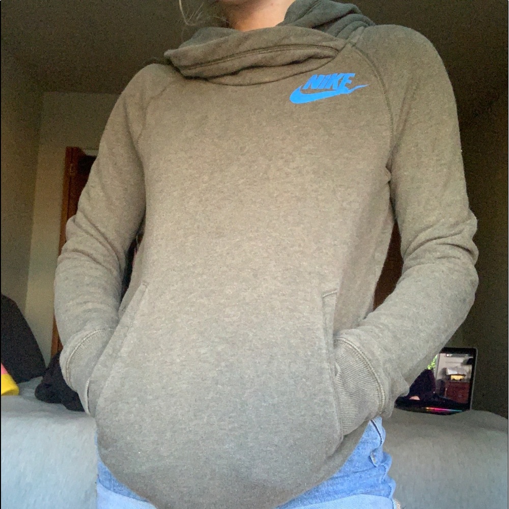 Nike big hooded sweatshirt